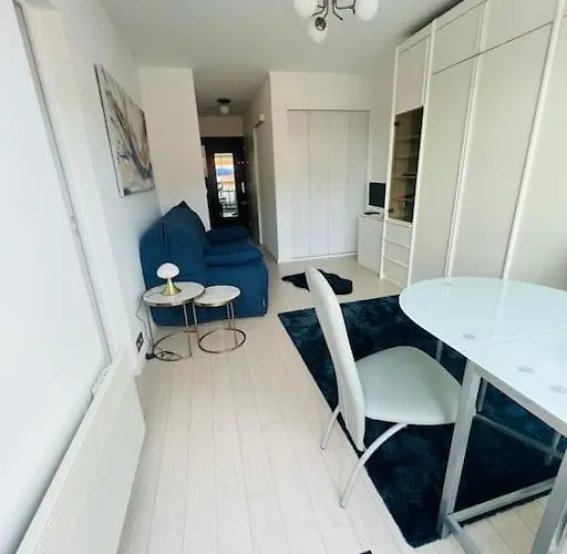 Dans Front De * Cabourg