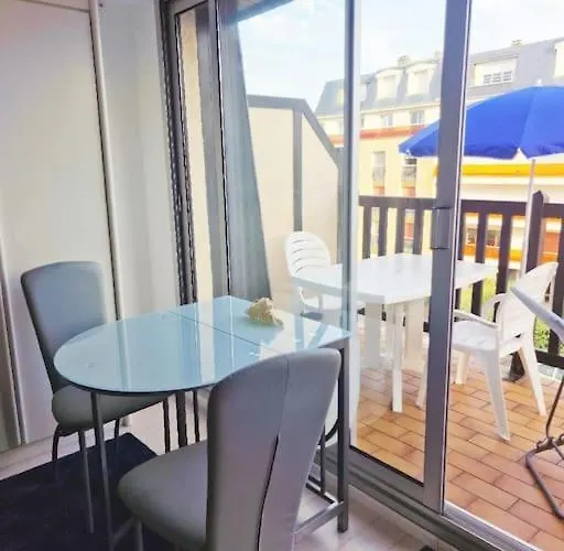 Dans Front De Cabourg