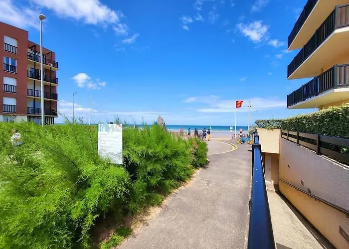Dans Front De Lägenhet Cabourg