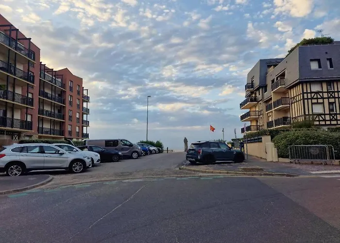 Dans Front De Cabourg