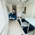 Dans Front De * Cabourg